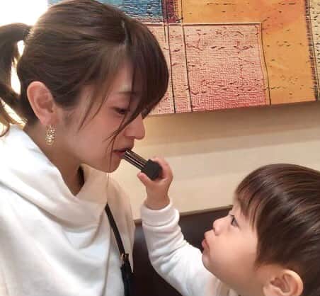 田中涼子のインスタグラム：「毎日ママ大好きと言ってくれてた息子が、最近10回に1回くらいは「ママなんてきらーい」と言ってくるようになって...😱 もっとショックかと思ったら大丈夫だった😆! それより言った直後に私の顔見て、言っちゃった。。って顔するのがたまらん🥰  私が悲しい顔したら息子もすぐつられて泣くから、毎日親が疲れていてもニコニコしててあげるのが精神的に満たされて良いんだろうなぁーとつくづく思う💕  #3歳11ヶ月 #男の子ママ」