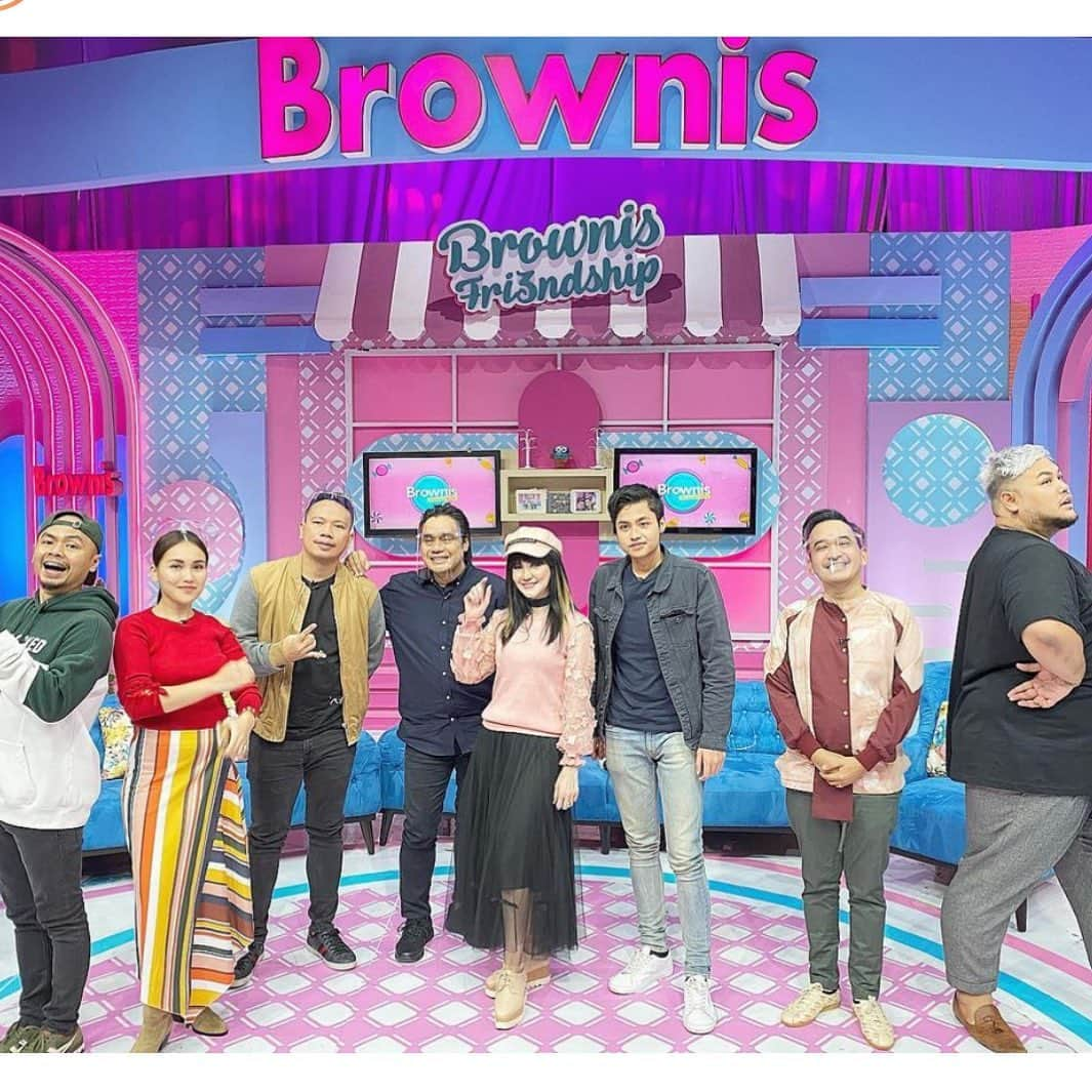 アユ・ティンティンさんのインスタグラム写真 - (アユ・ティンティンInstagram)「Thank u kamis manis guys @brownis_ttv 😄🥰」11月19日 16時07分 - ayutingting92