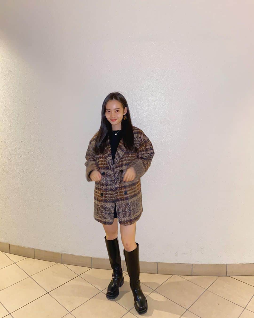 青山舞莉のインスタグラム：「@holidayandholiday_official 🤍 まだ木曜日？！？ 1週間長いです。 #ミーコーデ」