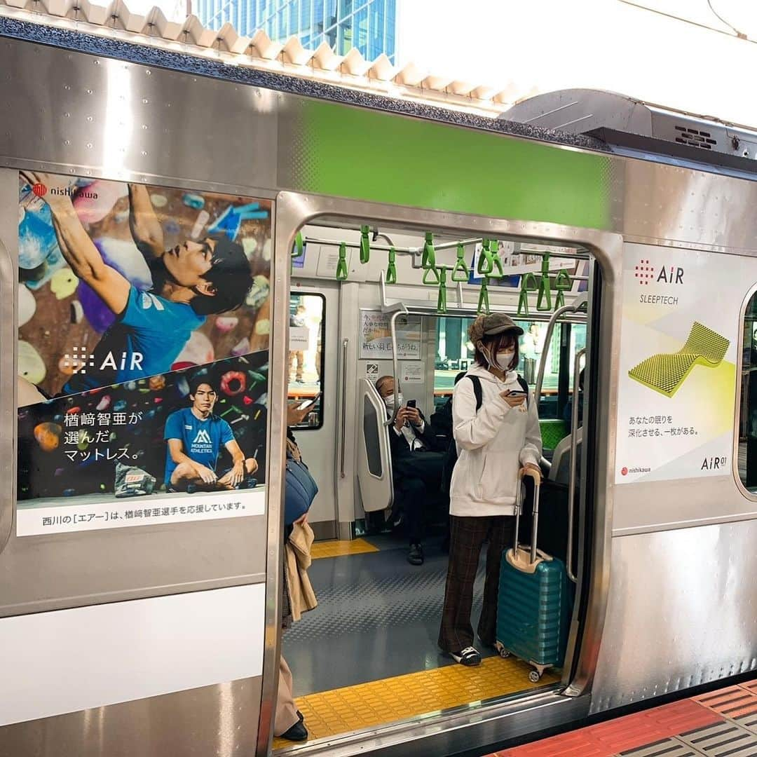 楢崎智亜さんのインスタグラム写真 - (楢崎智亜Instagram)「My sponsor Nishikawa is advertising by the train body wrapping of Tokyo Yamanote Line!  Please meet Nishikawa athletes between 11/16〜11/30!!! ——————————————— 山手線にいる僕を見つけてください🙋🏻‍♂️🚃💨 #西川　#nishikawa  ——————————————— @au_official #セブンイレブン @thenorthfacejp #アイディホーム @air_sleeptechnology @unparallelup @frictionlabs」11月19日 16時19分 - tomoa_narasaki