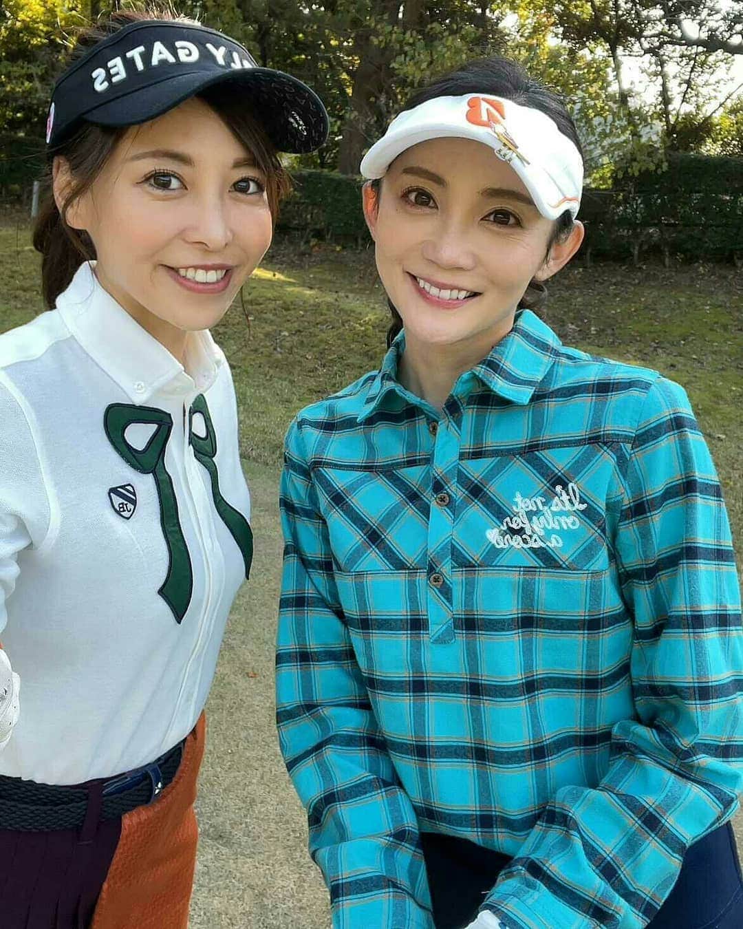 のインスタグラム：「アンバサダーを務めさせていただいている鎌倉パブリックゴルフ場で撮影でした📷⛳今回もミナさんとラウンドしながら、楽し過ぎな撮影をさせていただきましたよ😆100切るぞー！と意気込んだけど102でした😁💦やっぱり100切りはゴルファーの1つの目標ですよね✨今年中に切れるかなぁ🏌頑張りますね✊ * 鎌倉パブリックゴルフ場は食事が充実していて、すっごく美味しいんです🍴この日は牛フィレをいただきました😋幸せです💕（笑） * 公式アカウントの「ゴルフ女子あるある @golfjyoshi_aruaru 」はまだ立ち上がったばかり⛳是非、フォローして下さいね❤ * #ゴルフウェア #paradiso #⛳ #🏌 #ゴルフ #ゴルフ大好き #ゴルフ女子 #ゴルフ男子  #ゴルフコーデ #鎌倉パブリックゴルフ場 #鎌倉パブリック #ゴルフ女子あるある #アンバサダー #ゴルフ場 #大船駅からすぐ #鎌倉 #パブリックゴルフ場 #関東ゴルフ #鎌倉ゴルフ #神奈川県 #秋ゴルフ #目指せ100切り #インスタゴルフ女子 #kamakura #golf #lovegolf #instagolf #golfstagram #ゴルフ好きな人と繋がりたい #ゴルフ女子と繋がりたい」