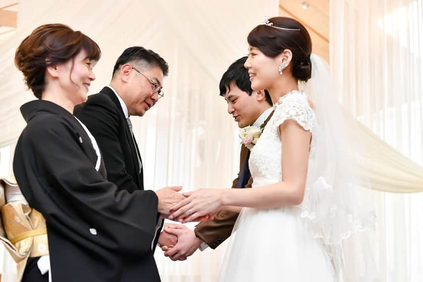 八雲迎賓館 【結婚式 パーティ 記念日 人生儀礼】福井さんのインスタグラム写真 - (八雲迎賓館 【結婚式 パーティ 記念日 人生儀礼】福井Instagram)「. .  ご両家がつながり そして絆へ  尊敬するお父さんお母さん ✨ だいすきなおじいちゃんと おばあちゃん✨  結婚式は今までの感謝の気持ちを伝える場でもあるのです…✨  #anniversary #八雲迎賓館 #ベールダウン #バージンロード #ヘヴンズフロー #Heavensflow #ウェディングドレス #結婚式レポ #八雲の卒花さん #福井結婚式#結婚式 #福井#福井市#福井県 #福井結婚式場 #福井市結婚式場 #新郎新婦 #夫婦 #おしゃれ花嫁 #全国のプレ花嫁さんと繋がりたい #日本中のプレ花嫁さんと繋がりたい #卒花#北陸花嫁#リゾ婚 #リゾートウェディング #ウェディングレポ #ウェディングプランナー #感謝の気持ち  @modocollectionmiwa @photo_linx @yakumogeihinkan」11月19日 16時28分 - yakumogeihinkan