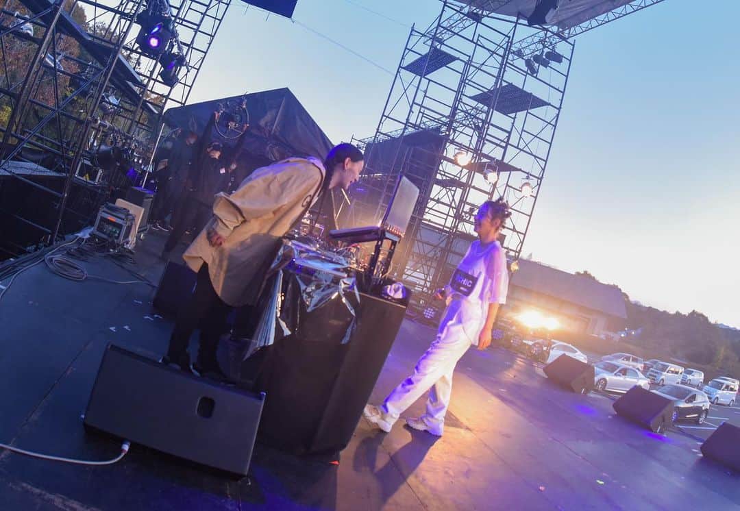 KAI_SHiNEさんのインスタグラム写真 - (KAI_SHiNEInstagram)「1114 Drive Live Fes2020@丹後王国 食のみやこ🚙🔊✨  小さい頃の夢はカーレーサーだったんだよなー。そのせいもあってか、車イベントでのライブも好きだ。  が、  まさか、車に向かってライブする日がくるとはw 時代をポジティブに感じることができて、新感覚でした‼︎ パッシングにホーン、最高だったよ😆👍✨ Thanxxx‼︎‼︎🔊🔊🔊  pix by @ko62226  #astation #drivelivefes #2020 #drivein #munehiro #live #life #vibe  #luv #music #感謝 #jp」11月19日 16時33分 - kai_shine134