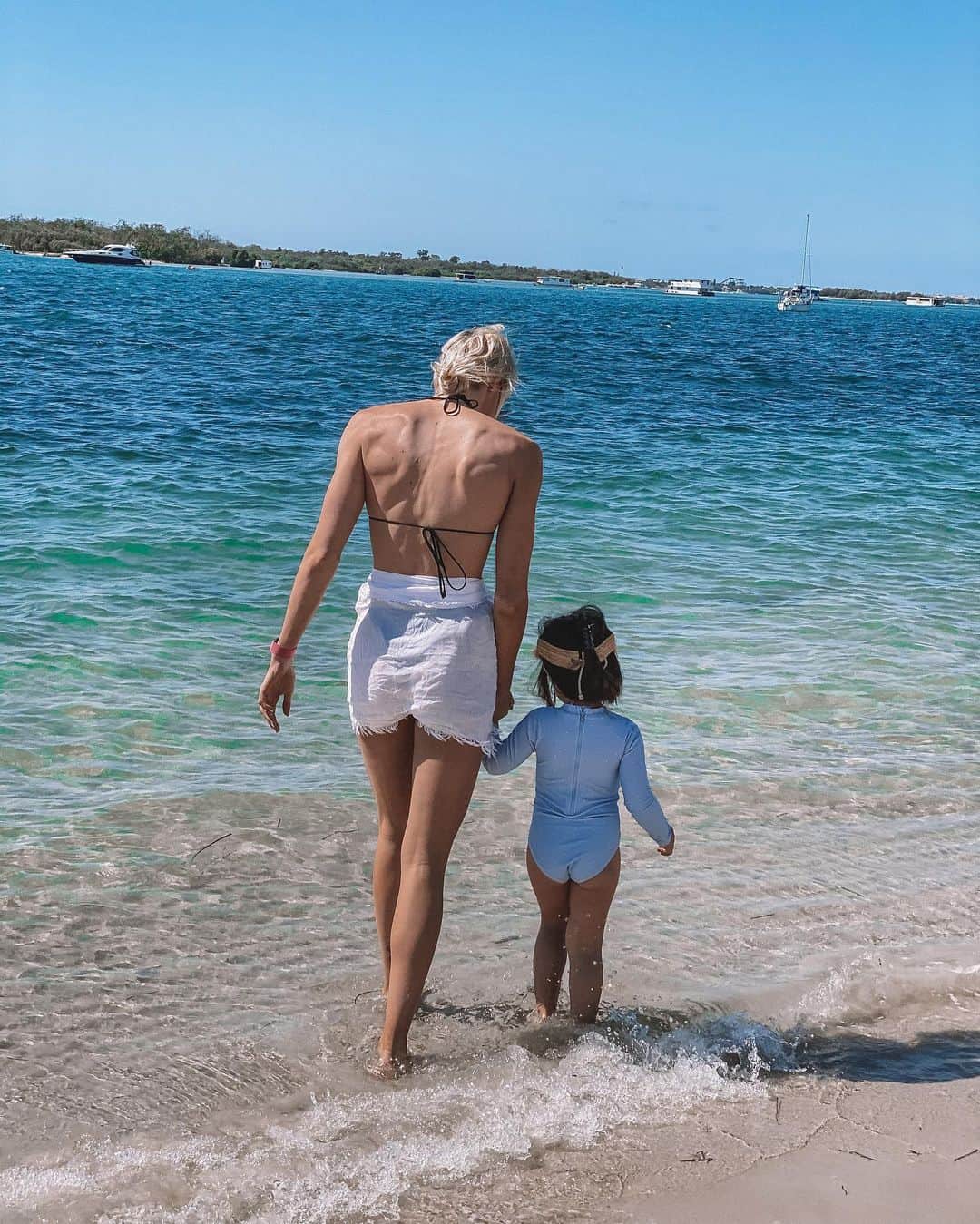マディソン・ウィルソンのインスタグラム：「Missing my people a little extra today ❤️」