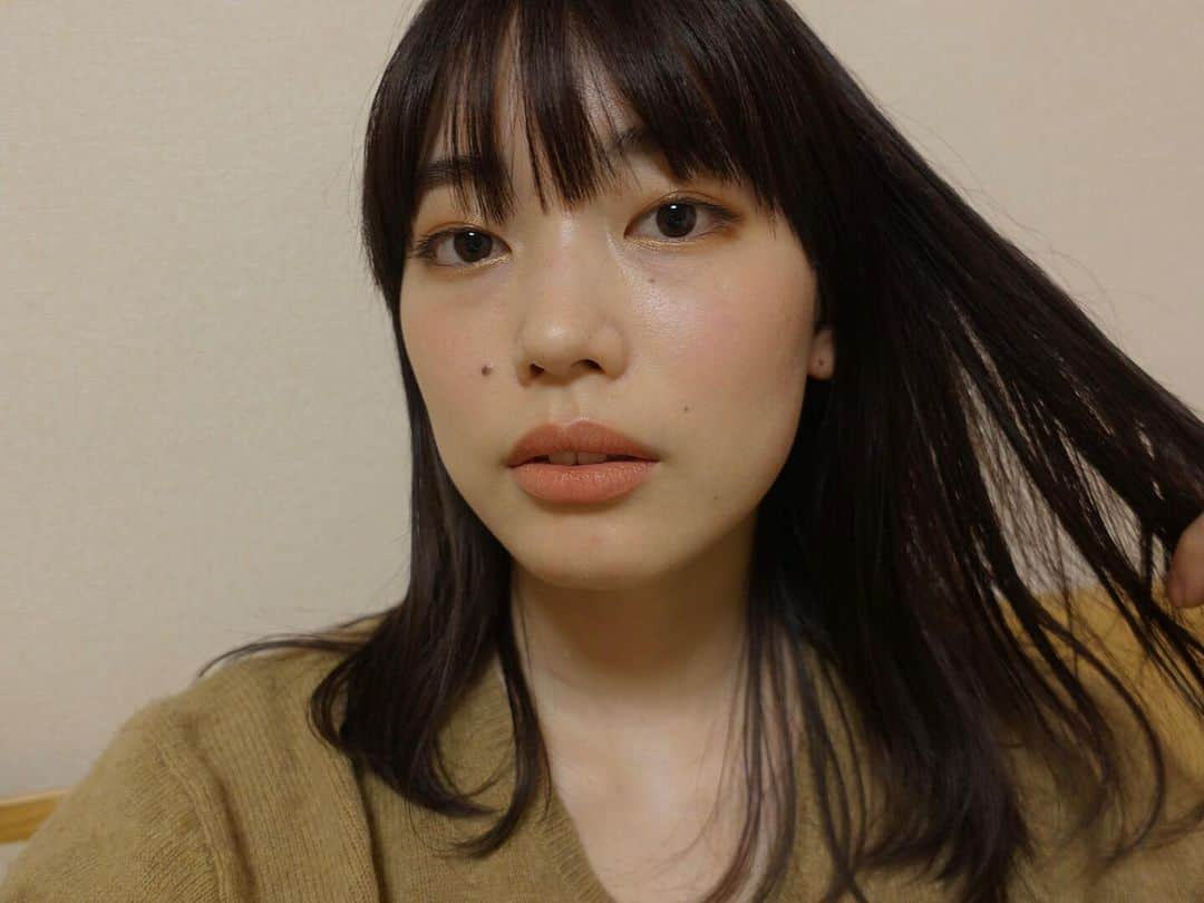 のインスタグラム：「髪色黒に戻しましたのです。にぱー。  Tkank you🙏🏻 @mic0618」