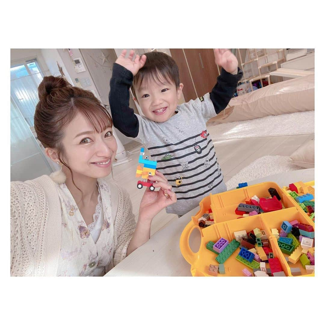 辻希美さんのインスタグラム写真 - (辻希美Instagram)「今日はLEGOに夢中な朝でした😁💕💕👍"  #幸空 #一歳十一ヶ月 #❤️」11月19日 16時50分 - tsujinozomi_official