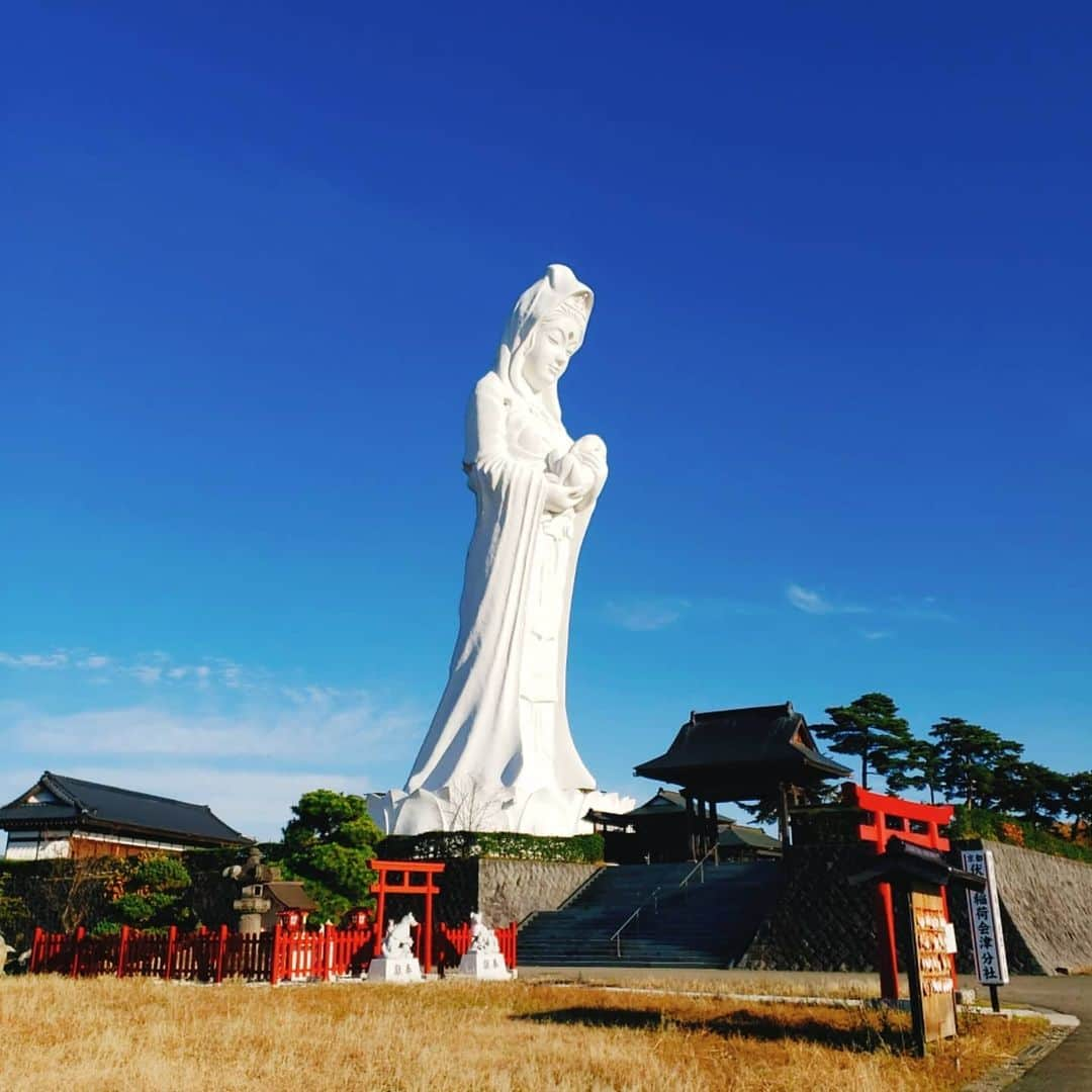 西真理子さんのインスタグラム写真 - (西真理子Instagram)「🌈Shining sky✨  #福島 #会津 #会津慈母大観音 #祈りの里 #秋 #紅葉 #祈祷 #空になった日」11月19日 16時51分 - mari.nishi.7