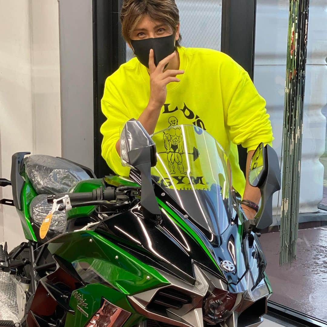 新庄剛志さんのインスタグラム写真 - (新庄剛志Instagram)「Kawasaki か？　Suzukiか？　買うとしたら迷うな🤔」11月19日 16時53分 - shinjo.freedom