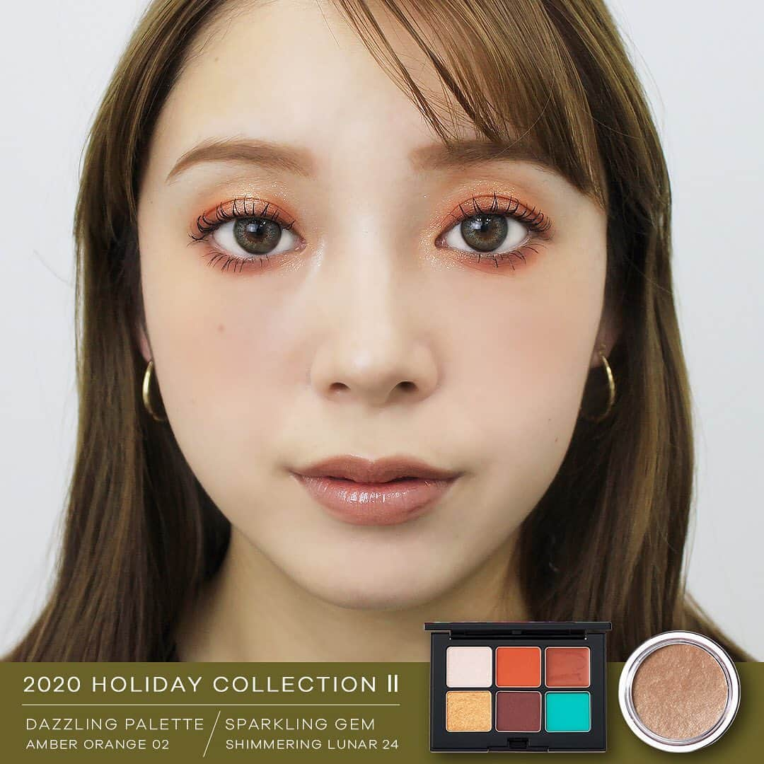 dazzshop officialさんのインスタグラム写真 - (dazzshop officialInstagram)「. . 《2020 HOLIDAY COLLECTION Ⅱを使った、大人カジュアルなオレンジメイク》 . １．DAZZLING PALETTE AMBER ORANGE 02 アイシャドウH を上まぶたに軽く塗布します。 . ２.下まぶたはアイシャドウH にアイシャドウK を重ね付けします。 . ３．アイシャドウK で目元を引き締めるように、アイラインを描きます。 . ４．スパークリングジェム SHIMMERING LUNAR 24を上まぶたの黒目上にのせ、立体感をアップさせます。 . ５．目頭にアイシャドウG とアイシャドウJ をのせ、潤んだ目元に仕上げます。 . ６．リップ＆チークI を小鼻横から骨格に沿って広げます。 . ７．唇はリップ＆チークI を全体塗り、リップグロスL を中央のみのせて立体感をアップさせます。 . . ■使用コンタクト：SPARKLING 05 ——————————————————————————— . . 《2020 HOLIDAY COLLECTION Iを使った、大人かっこいいピンクレッドメイク》 . . １．DAZZLING PALETTE ANTIQUE ROSE 01 アイシャドウB を目頭側が濃くなるようにアイホール全体に塗布します。 . ２．下まぶた目尻側にアイシャドウA、目頭側にアイシャドウD を塗布します。 . ３．アイシャドウE で目元を引き締めるように、アイラインを引きます。 . ４．スパークリングジェム SHIMMERING SNOW 23をハイライトとして、頬と眉上の高い位置に薄くなじませるように塗布します。 . ５．リップ＆チークC を頬の高い位置に塗布し、指で外側に広げるようにぼかします。 . ６．リップグロスF でふっくらと、魅力的な唇に仕上げます。 . . ■使用コンタクト：SPARKLING 04 . #DAZZSHOP #ダズショップ #ルミネエスト新宿 #大丸札幌 #そごう横浜 #松坂屋名古屋 #大丸下関 #リンクス梅田 #池袋パルコ #holiday #ホリデー #ホリデーコレクション #クリスマスコフレ #クリスマスコフレ2020 #eyemakeup #makeup #beauty #cosme #ビューティー #メイク #アイメイク #コスメ# カラコン #コンタクト」11月19日 17時03分 - dazzshop_official