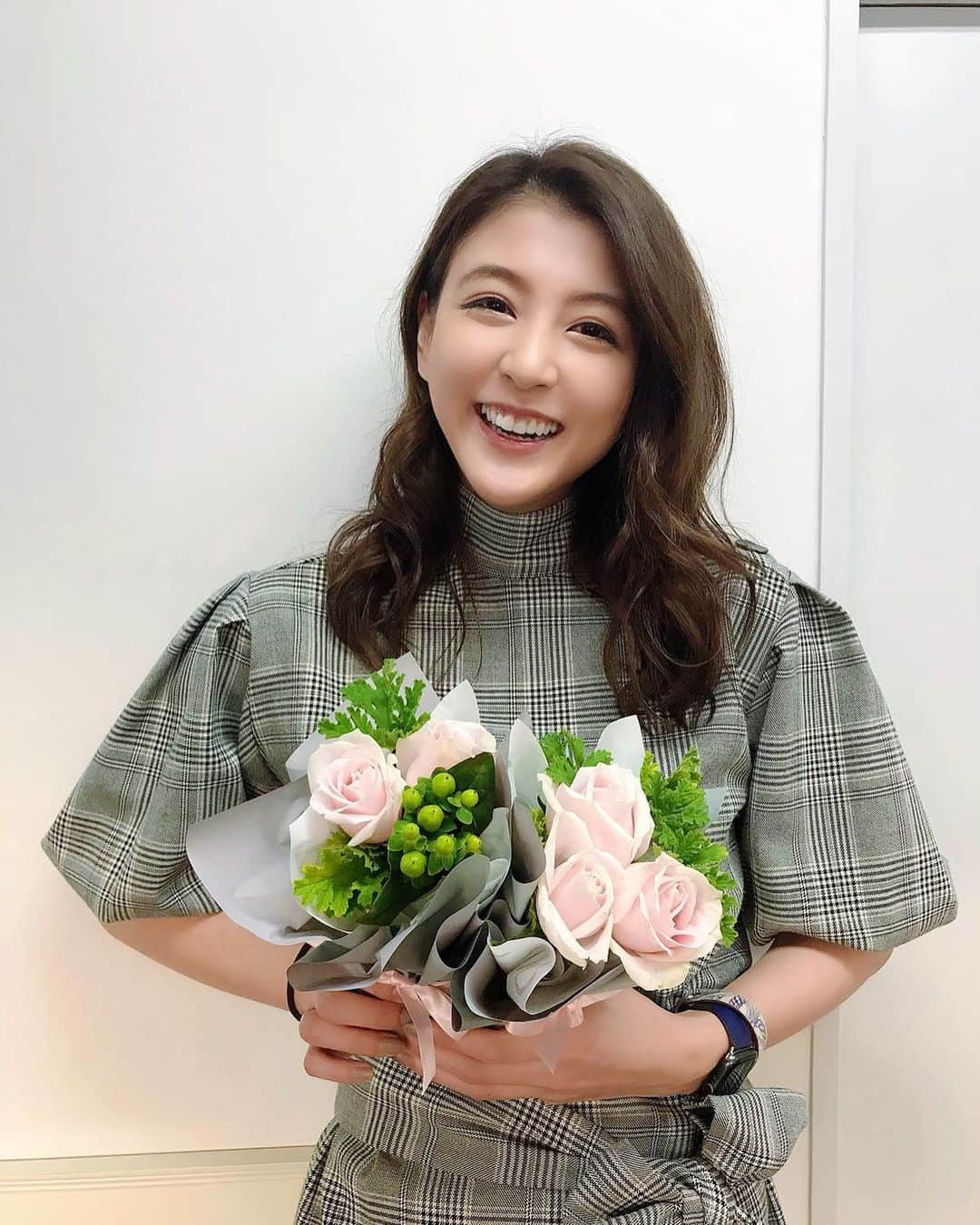 源崎トモエのインスタグラム：「本日11/19で30歳の誕生日を迎えました🎊 . 自分が30歳とは、、かなり感慨深いですが、、 . 20代とは違う30代らしい素敵な女性を目指して 日々精進していきたいと思います☺️ . これからも皆様よろしくお願い致します🥰 . #誕生日 #birthday #birthdaygirl  #30歳 #親にも感謝する日　#笑顔の絶えない一年に」