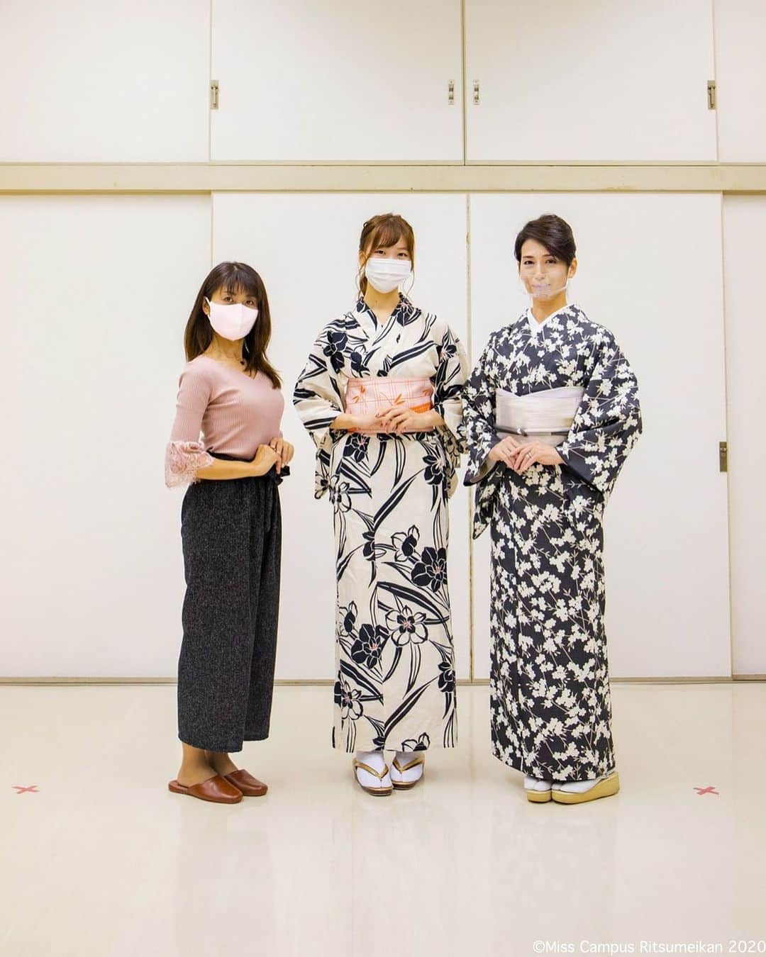 齋藤佳穂のインスタグラム：「ビューティーグレースの先生たちに振袖の時のウォーキングレッスンをしていただきました👘✨ ファイナルイベントで最高のパフォーマンスができるように頑張る✊♡ 森谷美三子先生、一ノ瀬ジュリア先生ありがとうございました💓  #ビューティーグレース #beautygrace #ウォーキング講師 #ウォーキングレッスン #コンテスト対策レッスン #ステージ演出 #ウォーキングパフォーマー #和装家パフォーマー #マナー#センスアップ#開運セルフマネージメント#ボディマネージメント#オンラインレッスン#講師育成#資格取得#森谷美三子#一ノ瀬ジュリア    http://beautygrace.co.jp/」
