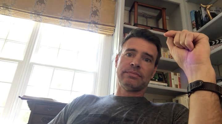 スコット・フォーリーのインスタグラム：「At a young age, I became a caregiver to my mom who was diagnosed with advanced #OvarianCancer. Since then, there have been research and scientific advancements and there are more options, like maintenance therapy, available for women now that weren’t for my mom. I am joining a group of incredible women who have been impacted by ovarian cancer to raise awareness so that women will know that “watching and waiting” may not be their only option. We want them and their care partners to take action and know what is available to them! Stay tuned for more from us and #DeclareNotOnMyWatch! #SponsoredByGSK」