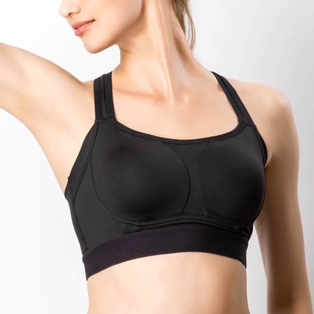 ブラデリスのインスタグラム：「Work out in style! Our racerback sports bra features innovative functions for a supportive fit and stylish look.  #bradelisny #sportwear #comfort」