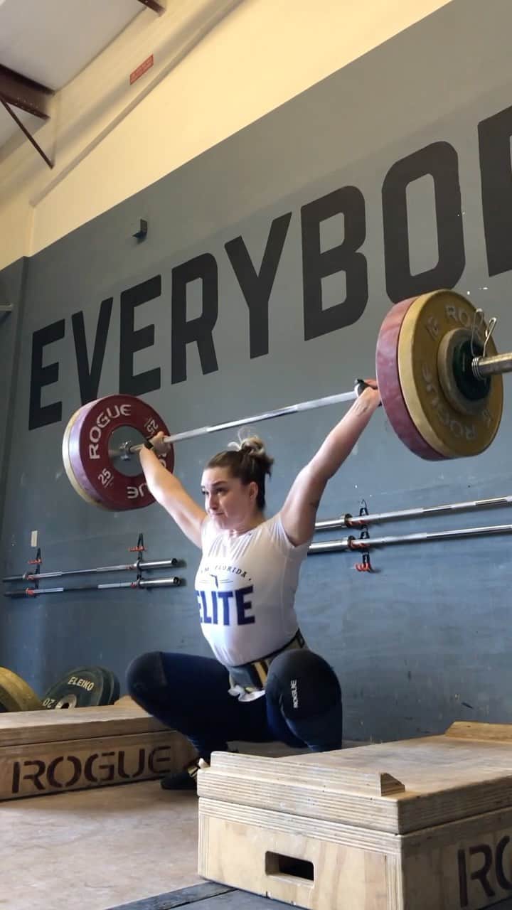 マッティ・ロジャーズのインスタグラム：「Honestly this one just SOUNDS like it was a good lift   107kg/236lbs」