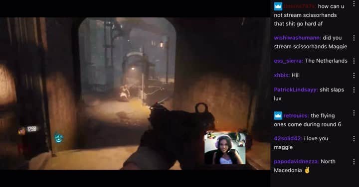 マギー・リンデマンのインスタグラム：「follow me on twitch and convince me to just buy a pc twitch: maggielindemann」