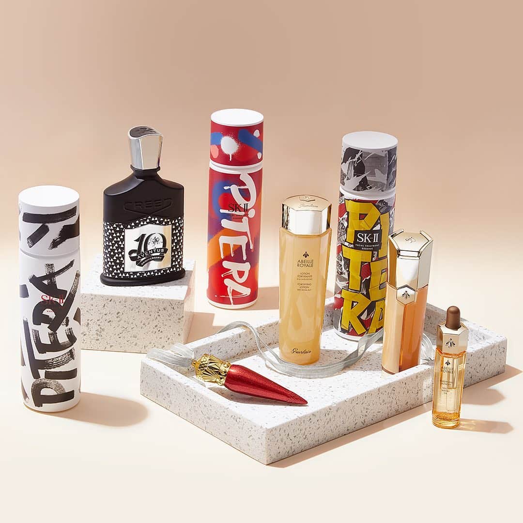 Saks Fifth Avenueのインスタグラム：「Get festive with all of your #SaksBeauty essentials this season, from facial treatments and toners to bold lipsticks and limited-edition scents. Which will you gift or get? #SaksHoliday」