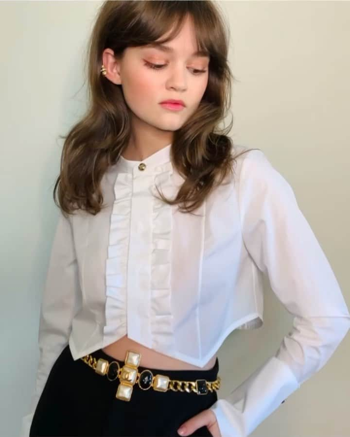 Kara Yoshimoto Buaのインスタグラム：「@welovecoco #welovecoco #makeup with#ciarabravo @ciarabravo who couldn't be more lovely❤️ #workingwithchanel #makeupbykarayoshimotobua #hair @mararoszak  #styling @samanthamcmillen」