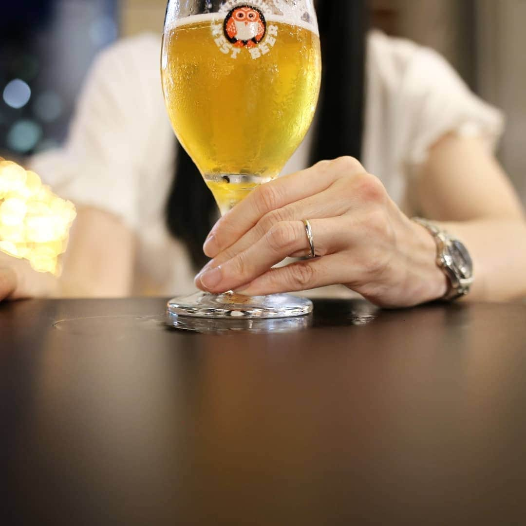 く～さんのインスタグラム写真 - (く～Instagram)「仕事帰りのささやかな楽しみ。 テラスでの一杯は格別🍺 ここは三密をかなり避けられるし 静かなので好きです。  投稿しようとしたら、いきなり消えたりしてなかなか出来なかった💦  #トコトコサケメグリ #外飲み #ビール #ビールおばさん #ビール女子 #クラフトビール #常陸野ネストビール #玉ボケ #マーチエキュート神田万世橋 #ビール好き #ビールクズ #ランチ #ビール好きな人と繋がりたい #beer #beerstagram #igersjp #tokyocameraclub #tokyogourmet」11月19日 8時49分 - cafecafecoo