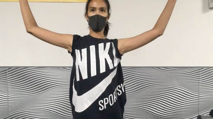 金原杏奈のインスタグラム：「Back day at the gym! (Not hide-and-seek) ・ ロックダウンが明けてから またジムでの筋トレ頑張ってます💪🏻🔥 最初はかなり筋肉が落ちちゃってたけど 少しずつ戻ってきたよ〜🏋🏻‍♀️ ただ、マスクしながらのトレーニングはキツい！ ・ #workout #gym #training  #筋トレ #ジム #トレーニング」
