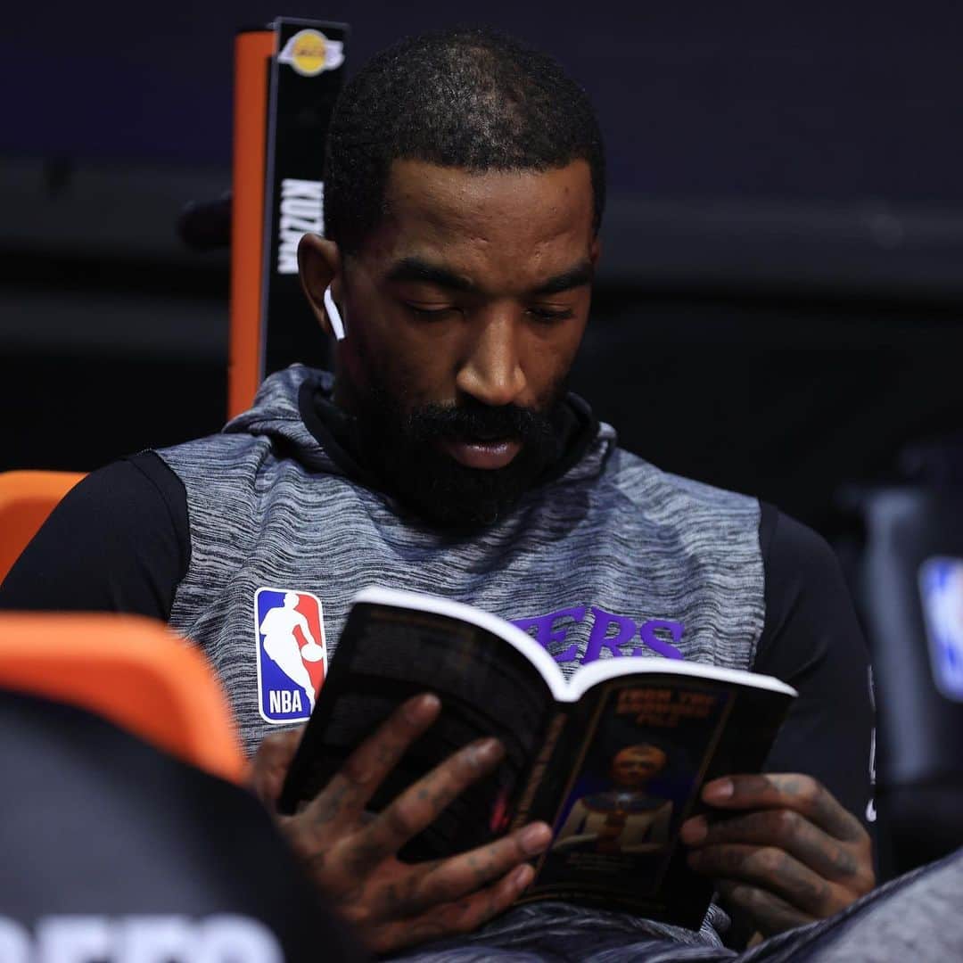 J・R・スミスのインスタグラム：「📖」