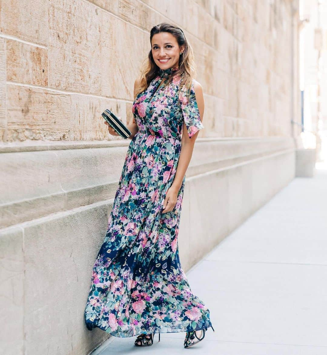 ショシャーナさんのインスタグラム写真 - (ショシャーナInstagram)「A fresh floral for your next event🌸 Shop now on @Saks! #shoshanna #shoshannamidnight #saks #saksfifthavenue #eveningwear #floral #nyc」11月19日 8時55分 - shopshoshanna