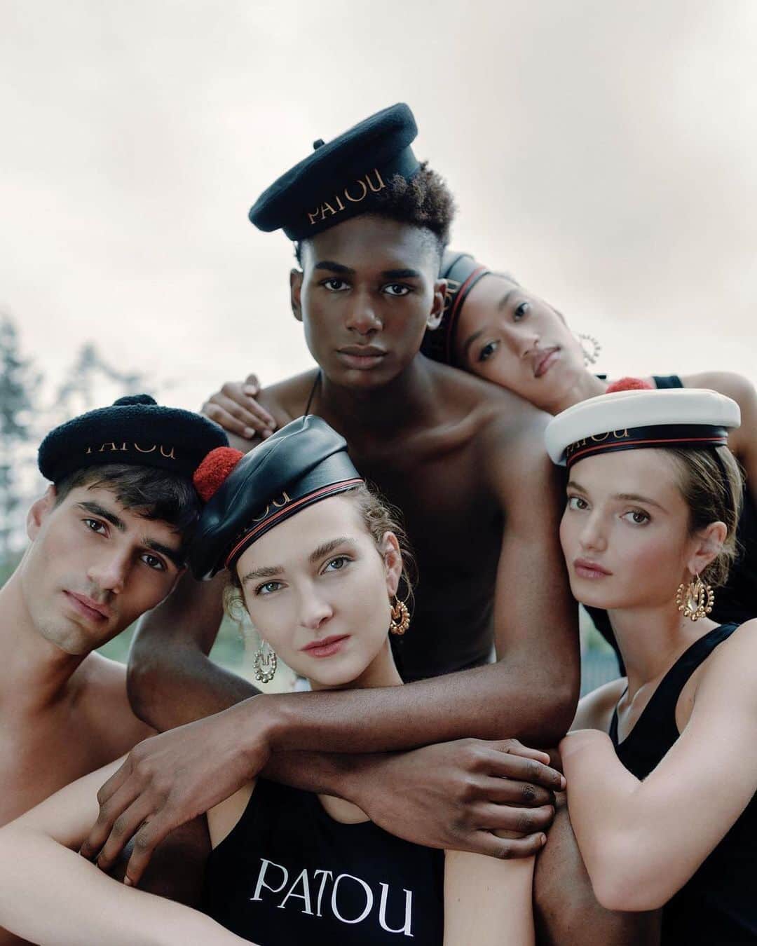 のインスタグラム：「SAILOR Girls&Boys  #可愛いパトゥ @iza_official #instorenow  SHOPIZA.com  #repost @patou ・・・ Carte Blanche: Milena, Ena, Lou, Matthias & Adoniye captured by Benoit Béthume for this special project for Patou. #Patou @GuillaumeMarcDamienHenry #LesFillesEnPatou #CarteBlanche #Sailor  #izastagram」