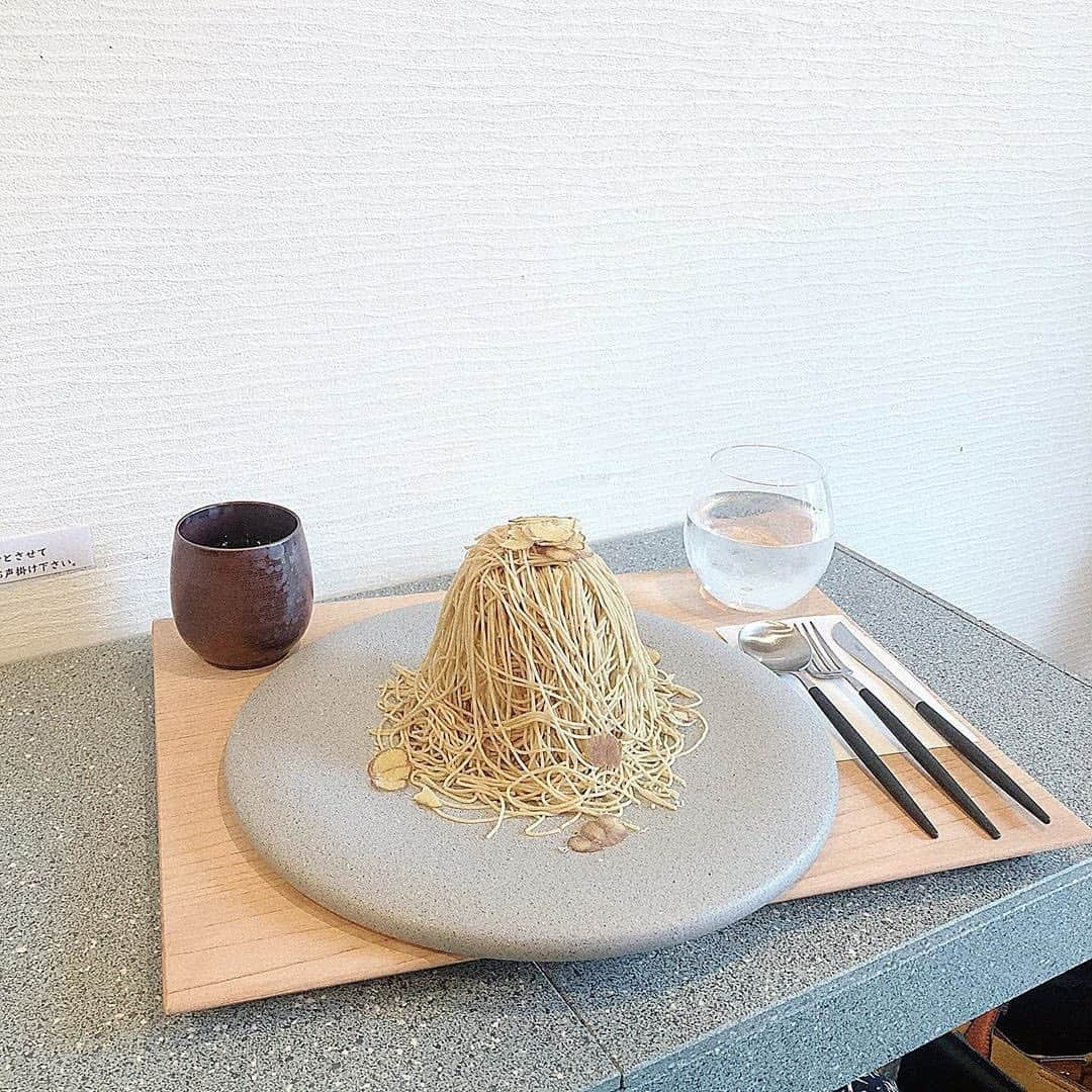 PATRA magazineさんのインスタグラム写真 - (PATRA magazineInstagram)「国産和栗を使用したモンブランが食べられる🍴  中にはメレンゲを焼いたようなサクサクした生地と、 スポンジが入っているみたい🤍 ⠀ ⠀ ⠀ ⠀ ⠀ ⠀ ⠀ ⠀ モンブランジェラートも絶品だそう🤤  都内には、原宿 / 広尾 / 自由が丘 / 三軒茶屋 / 浅草 に店舗があるよ！  店舗によってイートインスペースの有無が違うから 行く前にチェックするといいかも🥺 ⠀ 他にも、長野 / 新潟 / 富山 / 福井 / 金沢 / 松山 / 高松など… 全国各地にお店があるので、 詳しくは( @waguri_montblanc_kuriho ) をチェックしてみて🐻🤎  ＼ thank you 🦢 ／ ＠_muuu1112_/@____na.k2 @_ayn.23 / ＠aloha.pancake @pon_d_ring / @r____kk1  今みんなの中で流行っている事やアイテムがあれば PATRA magazine をタグ付けしてぜひ教えてね🔔  皆さんのすてきな投稿をぜひ紹介させてください！  #PATRA #和栗専門 #和栗専門店 #和栗 #モンブラン #モンブラン専門店 #テイクアウトスイーツ #カフェ活 #スイーツ好きな人と繋がりたい #カフェ好きな人と繋がりたい #カフェ巡り好きな人と繋がりたい #カフェ巡り #カフェスタグラム #カフェ部#栗歩 #原宿カフェ #自由が丘カフェ #栗スイーツ#新潟カフェ #富山カフェ #福井カフェ#長野カフェ #金沢カフェ#松山カフェ #高松カフェ＃三軒茶屋カフェ」11月19日 9時30分 - patra__jp