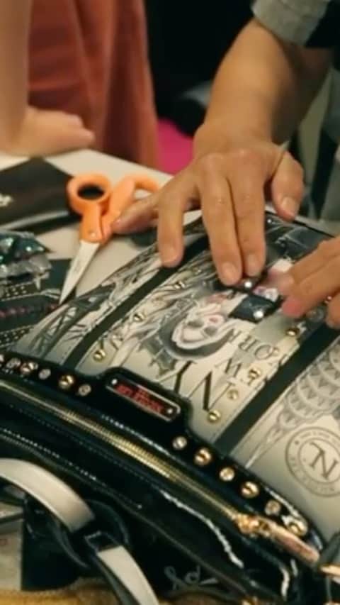 のインスタグラム：「Hola a todos! Queremos compartir un nuevo video para que puedan ver cómo Nicole Lee diseñan sus productos! #daily #handbags #votd #videooftheday #fashionista #fashionstyle #fashiongoals #nicolelee #nicoleleeespana #nicoleleeusa #nllook #instadaily #nuevatemporada」