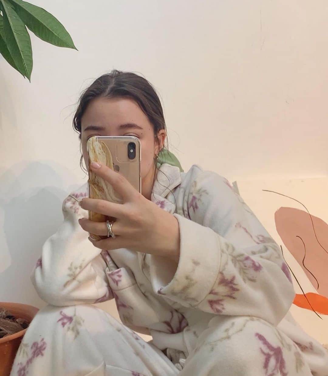 のインスタグラム：「. . 【SNIDEL HOME】 11/25-12/8 銀座三越　 本館3階で行われる初のPOP UP！  初日の25日わたしもお店に立つことになりました✨ しばらく店頭からは離れていたので皆さんに会える機会は久しぶりなのです☺️  平日ではありますが、是非11/25ご来店いただけますと嬉しいです！お会いできること楽しみにしております❤︎来てくれる人〜🙋‍♀️（笑）  ★ポップアップ限定商品、ポップアップ店舗限定カラー、ノベルティたくさんご用意しております！2枚目以降参考にご覧ください！詳細はONLINEをご覧ください！  【銀座三越 本館3階】 11/25（WED）～12/8（TUE）  【ジェイアール名古屋タカシマヤ 5階】 12/2（WED）～12/8（TUE）  【ルミネ新宿２店 2階】 12/11（FRI）～12/25（FRI）  【札幌大丸 1階】 12/16（WED）～12/25（FRI）  ★オンラインでのポップアップが決定！ ZOZOTOWN 12/10(THU)～12/27(SUN)  #SNIDELHOME #スナイデルホーム #ルームウェア  ※昨晩載せた限定アイテム品に誤りがありましたので変更して再投稿しております。コメントしてくださった方消えてしまいすみません🙇‍♀️再度いただけますと嬉しいです🥺 _」