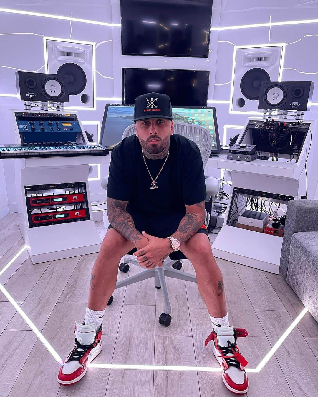 NICKY JAMさんのインスタグラム写真 - (NICKY JAMInstagram)「👽」11月19日 9時50分 - nickyjam