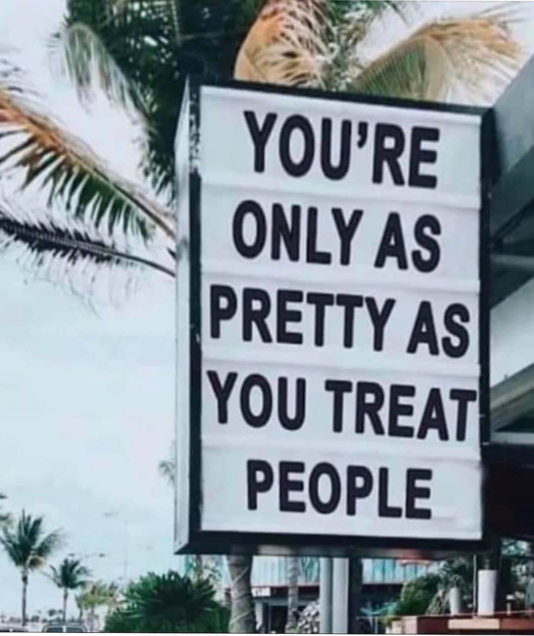 カテリーナ・スコーソンのインスタグラム：「Kind is pretty. Screw pretty. Kind is powerful. Be powerful. 🔥💥✨」