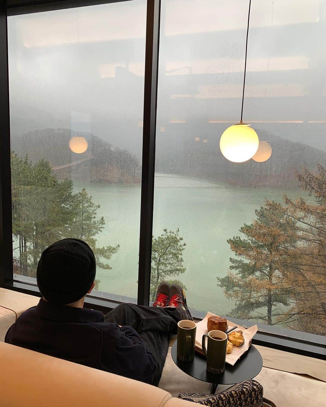 サム・ハミントンのインスタグラム：「아침 커피 데이트 Morning coffee date  📷:@yumihammington」
