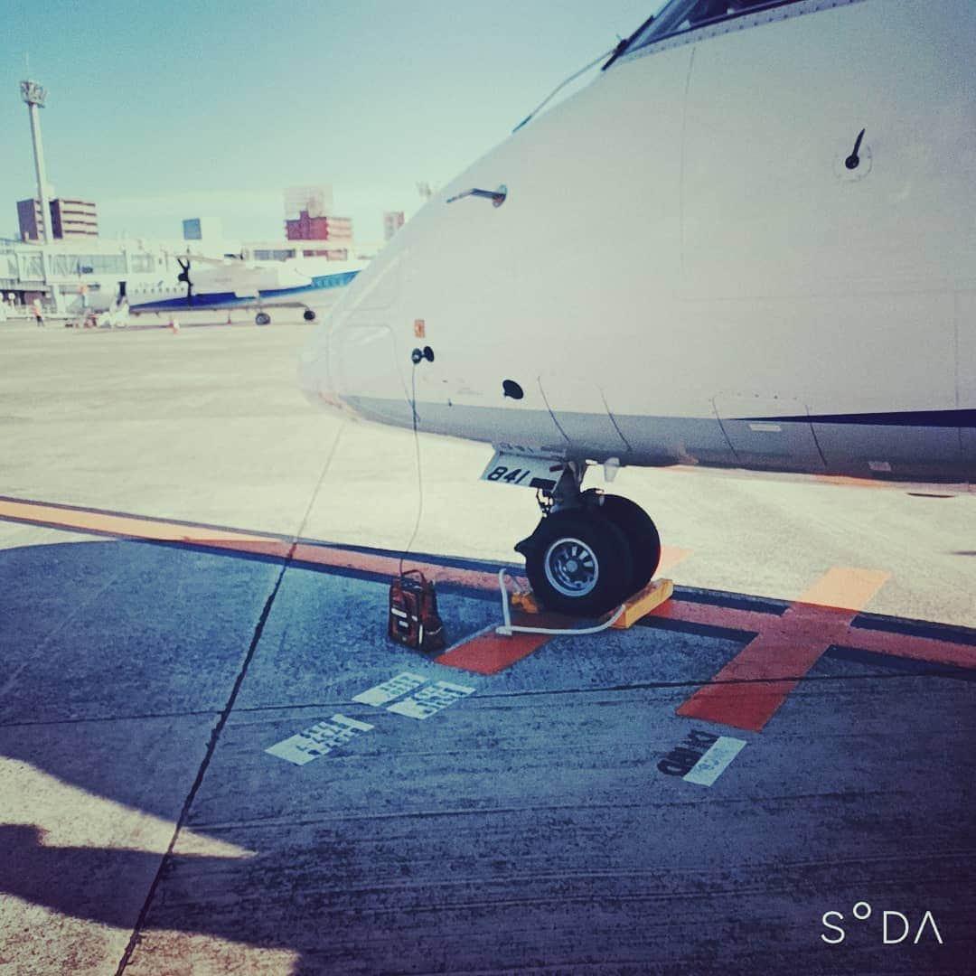 のインスタグラム：「。 もしもこの飛行機が、このポータブルサイズのバッテリーで飛ぶとしたら… と思うと笑けてくる(笑)」