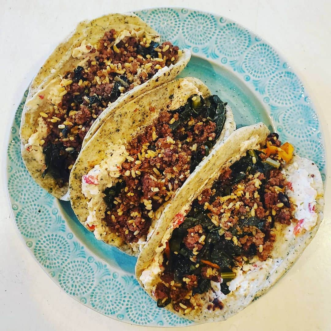 ガソリングラマーさんのインスタグラム写真 - (ガソリングラマーInstagram)「PLANT BASED PIMENTO CHEESE KALE SAUSAGE RICE TACOS #GASOLINEKITCHEN  🌮🧀🥬🧄🌶🌿🌭🌮🌮🌮🌮🌮 @organicbreadofheaven herb chili #tortilla  #pimentocheese  @kitehillfoods almond chive #creamcheese  #pimentos @mountainroseherbs garlic powder black pepper  @doublebatcheese almond cheeses americana mozzarella  @miyokoscreamery #oatmilk pepper jack #cheese #vegancheese  @vayoveganmayo #veganmayo #mayonnaise #mayo @tangochilesauce #hotsauce  @jrorganicsfarm organic LACINATO KALE  @pumfu #sausage  @rightrice garlic herb #rice  #vegan #veganfood #whatveganseat #plantbased #vegetarian #VEGANGOOD #vegansofig #veganfoodie #foodie #plantbased #plantbasedfood #plantbasedfoodie @gasolineglamour #gasolineglamour  @gtfoitsvegan  #gtfoitsvegan @marketbox.sd  #marketboxsd #tacos  #vegantacos」11月19日 10時20分 - gasolineglamour