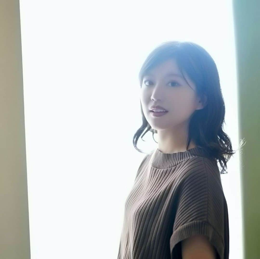 中谷彩伽のインスタグラム：「. おはよう☀💓 最近、挑戦してみたいことがあって、決意が段々と固まってきた(๑•̀ㅂ•́)و✧ リスクがあっても、リスクを潰すための課題として捉えられた 前向き💪🏼 . 出来れば年内…年明けを目指したい。 がんばるよ！ .  #前髪なし #前髪 #デコ出し #ヘアスタイル #ポートレート #ポトレ #ZARA #コーデ #セミロング #ヘアカラー #台場」