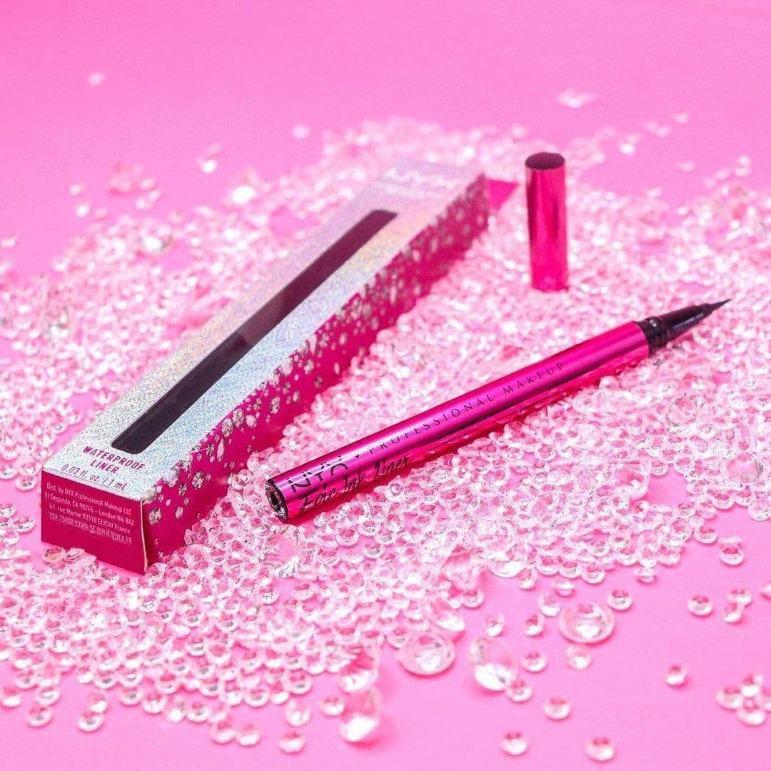 NYX Cosmeticsさんのインスタグラム写真 - (NYX CosmeticsInstagram)「Sharp, pigmented, and extra icy 😏 Cop our cult fave Epic Ink Liner, dressed up in our limited edition Diamonds & Ice, Please packaging 💕 Shop it now at nyxcosmetics.com 💎 • #icedathome #nyxcosmetics #nyxprofessionalmakeup #crueltyfreebeauty」11月19日 10時43分 - nyxcosmetics