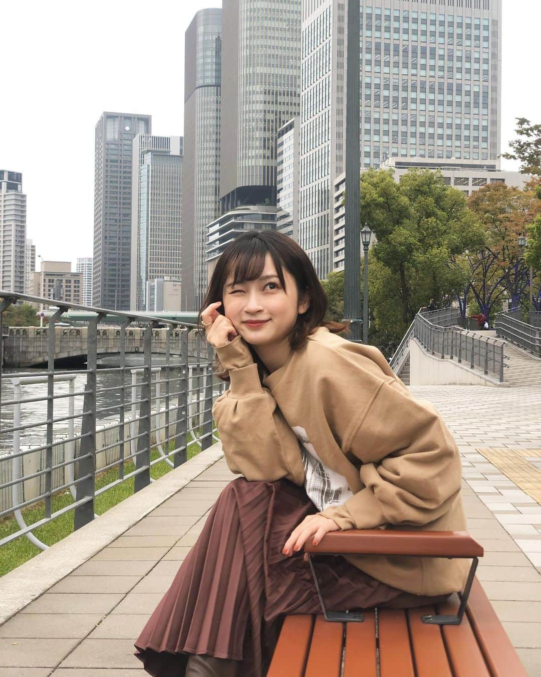 廣田佳菜子のインスタグラム：「こんにちは！ 昨日、遂に投票の最終日を迎えました😳✨ 去年まではミスキャンを見ている側で、ただ華やかな面しか見えてなかったけど、本当は泥臭い努力が必要なコンテストなのだと、実際に出てみてわかりました！  そんなミスキャンの活動をここまで頑張ることができたのは、応援してくださった皆様のおかげやと思います！ 1票でもいれてくださったすべての方にありがとうと伝えたいです☺️🧡  残すはファイナルのみ！ 最後まで準備や練習、がんばりますので当日ご覧いただけると嬉しいです😆  ファイナルは22日　12時〜15時 配信はshowroomで行います！ 当日票がございますので、ぜひ当日も投票お願いします🙇‍♂️  #ミスキャンパス同志社2020#ミス同志社#ポートレートモデル#中之島#中之島バラ園#ミスコンファイナリスト」