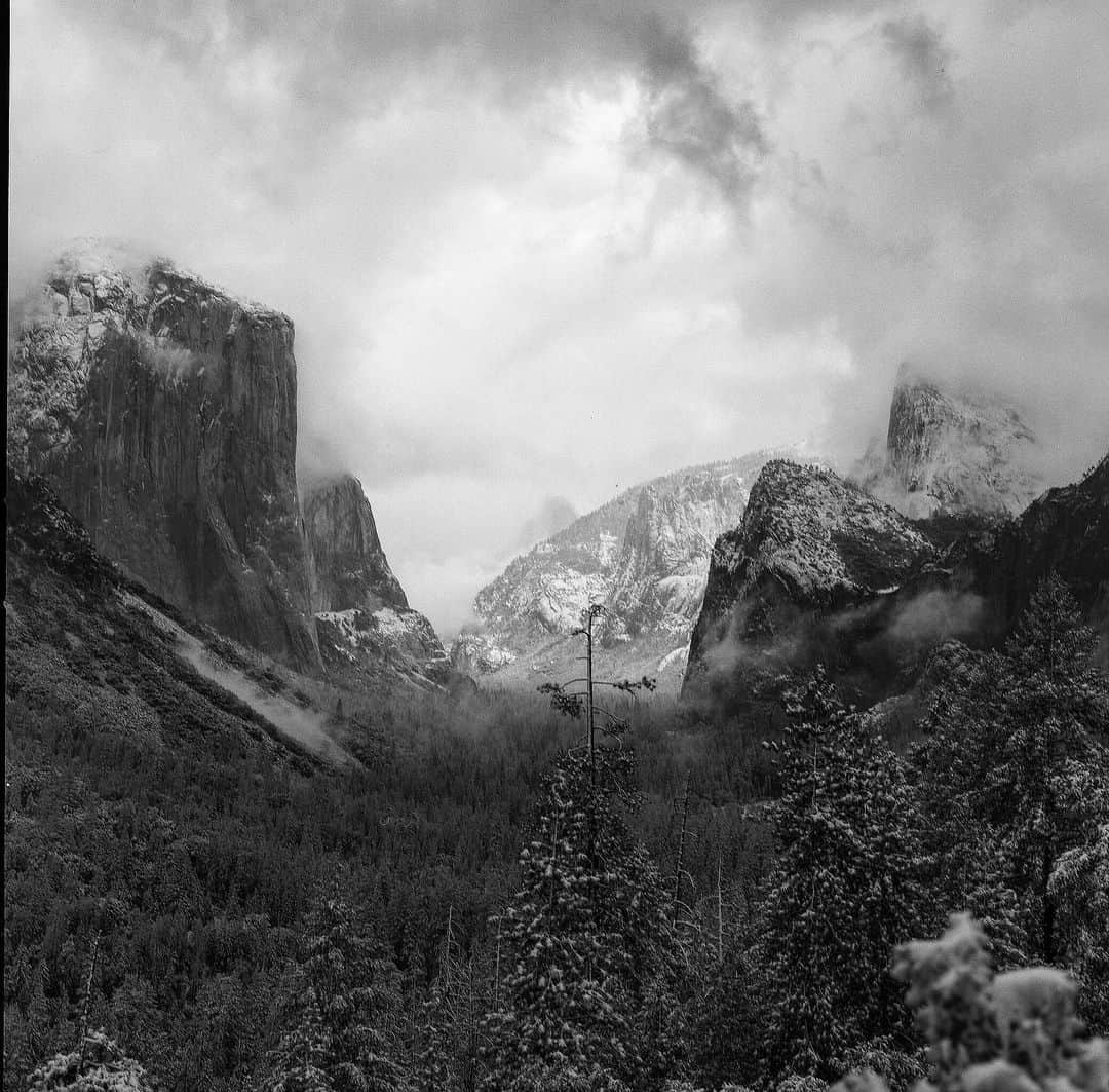 クリス・バーカードのインスタグラム：「Rekindling my love for Yosemite through Medium Format film on my family trip. It seems cliche, but a timeless landscape deserves a timeless quality sometimes.  2 is my fav.」