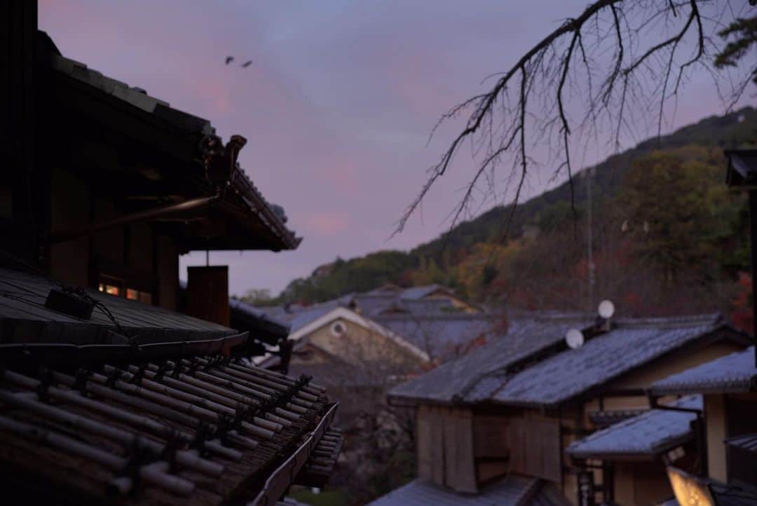 いぶくろ聖志さんのインスタグラム写真 - (いぶくろ聖志Instagram)「帰り道  #camera #japan #a7iii  #京都 #kyoto」11月19日 11時14分 - b.smpl