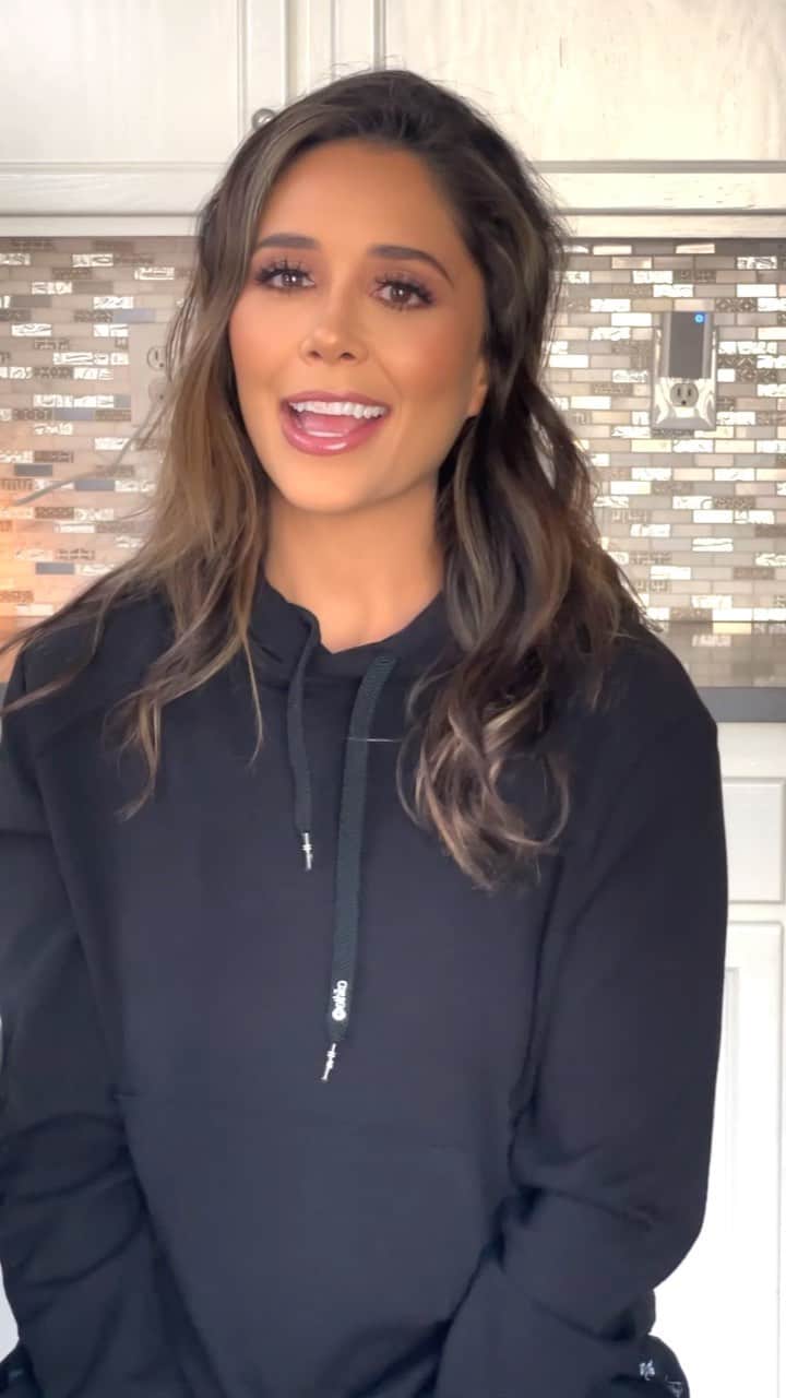 Tianna Gregoryのインスタグラム：「So excited for the  @strippedlash launch. Check out our magnetic eyeliner and tons of different lash styles at strippedlash.com. Our eyeliner is so easy to use and mess free 💕」
