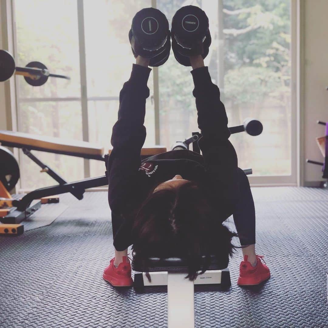 相川七瀬さんのインスタグラム写真 - (相川七瀬Instagram)「本日の朝活。授業前のワークアウト😊 授業中にお腹が鳴った。笑  #課題が終わりません #木曜日は鬼」11月19日 11時35分 - nanasecat