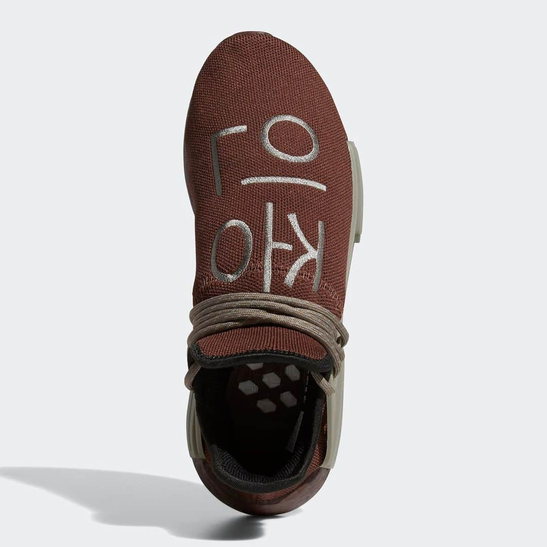 HYPEBEASTさんのインスタグラム写真 - (HYPEBEASTInstagram)「@hypebeastkicks: @pharrell and @adidasoriginals have now reworked the NMD Hu in a chocolatey hue of “Auburn/Simple Brown.” The winter-ready colorway is seen all over the Primeknit upper, which is complemented with dark silver Korean letters that spell out “Human Race” on the shoe’s vamp. Rounding out the look is a heavy cluster of laces in light brown with 3M speckles, and a similarly-colored lace cage. Expect it to drop alongside the monochrome black and white pairs in late December for approximately $255 USD.⁠⠀ Photo: adidas Originals」11月19日 11時36分 - hypebeast