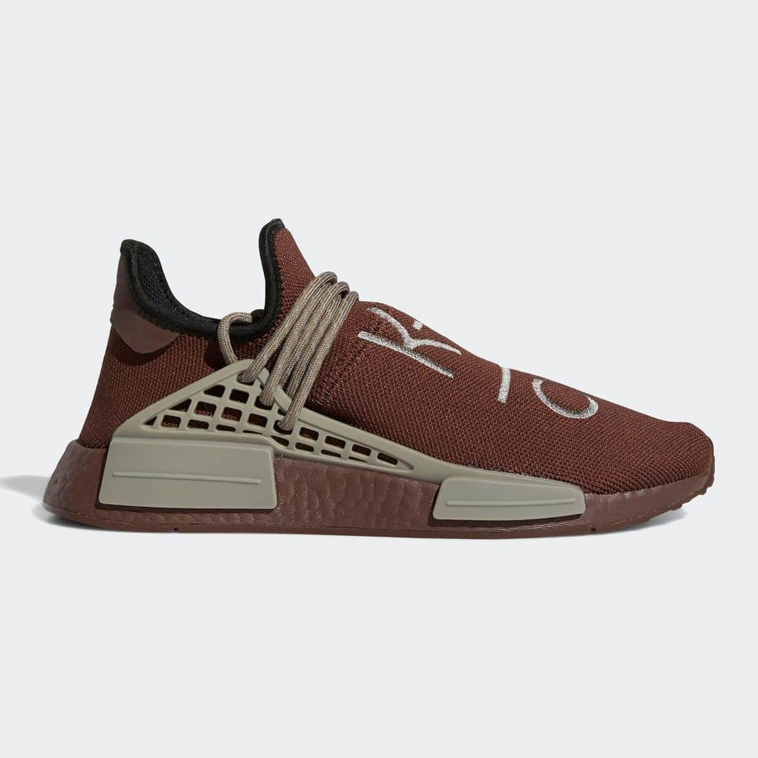 HYPEBEASTさんのインスタグラム写真 - (HYPEBEASTInstagram)「@hypebeastkicks: @pharrell and @adidasoriginals have now reworked the NMD Hu in a chocolatey hue of “Auburn/Simple Brown.” The winter-ready colorway is seen all over the Primeknit upper, which is complemented with dark silver Korean letters that spell out “Human Race” on the shoe’s vamp. Rounding out the look is a heavy cluster of laces in light brown with 3M speckles, and a similarly-colored lace cage. Expect it to drop alongside the monochrome black and white pairs in late December for approximately $255 USD.⁠⠀ Photo: adidas Originals」11月19日 11時36分 - hypebeast