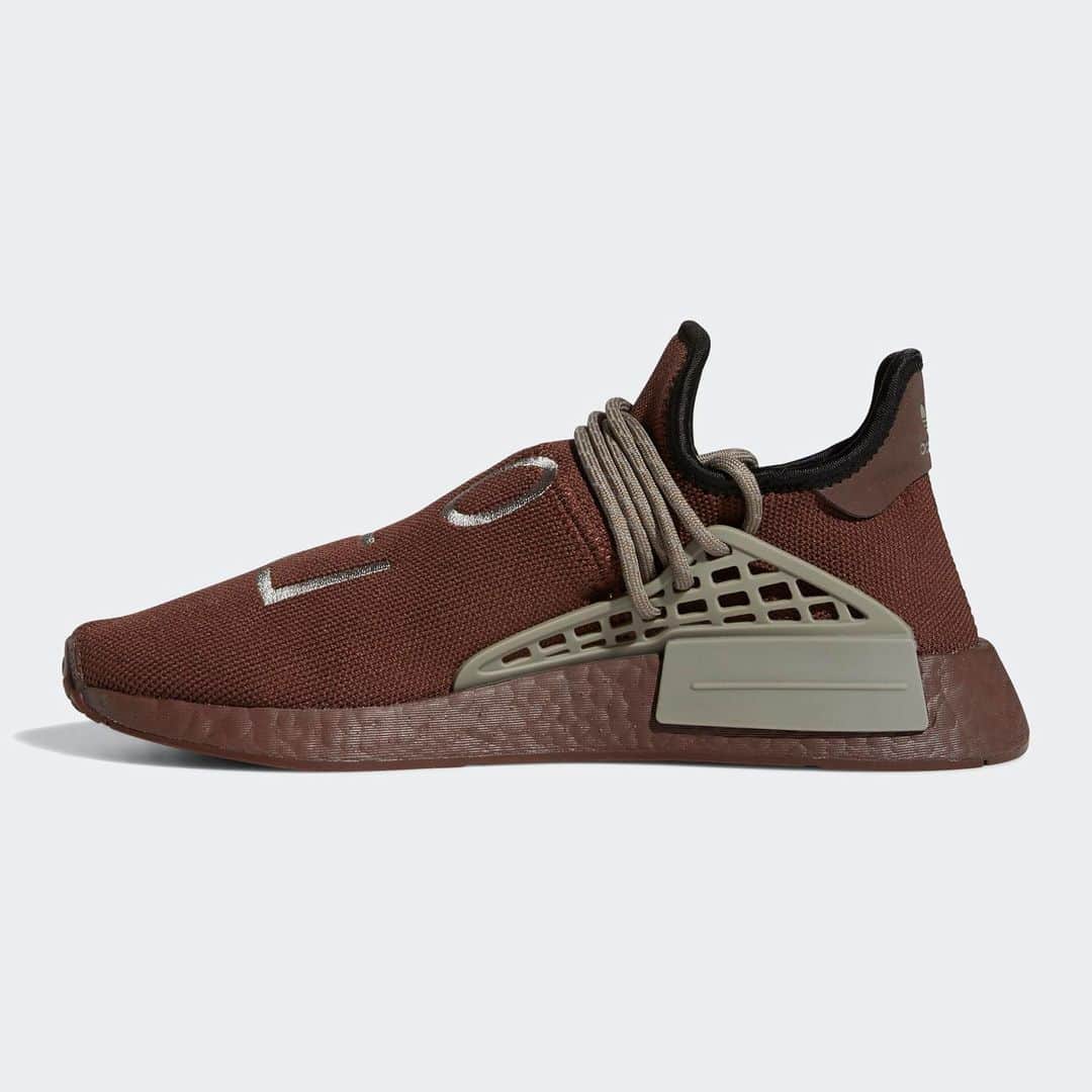 HYPEBEASTさんのインスタグラム写真 - (HYPEBEASTInstagram)「@hypebeastkicks: @pharrell and @adidasoriginals have now reworked the NMD Hu in a chocolatey hue of “Auburn/Simple Brown.” The winter-ready colorway is seen all over the Primeknit upper, which is complemented with dark silver Korean letters that spell out “Human Race” on the shoe’s vamp. Rounding out the look is a heavy cluster of laces in light brown with 3M speckles, and a similarly-colored lace cage. Expect it to drop alongside the monochrome black and white pairs in late December for approximately $255 USD.⁠⠀ Photo: adidas Originals」11月19日 11時36分 - hypebeast