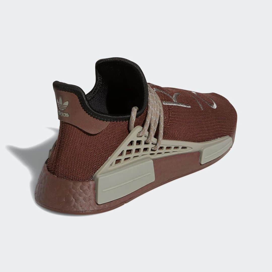 HYPEBEASTさんのインスタグラム写真 - (HYPEBEASTInstagram)「@hypebeastkicks: @pharrell and @adidasoriginals have now reworked the NMD Hu in a chocolatey hue of “Auburn/Simple Brown.” The winter-ready colorway is seen all over the Primeknit upper, which is complemented with dark silver Korean letters that spell out “Human Race” on the shoe’s vamp. Rounding out the look is a heavy cluster of laces in light brown with 3M speckles, and a similarly-colored lace cage. Expect it to drop alongside the monochrome black and white pairs in late December for approximately $255 USD.⁠⠀ Photo: adidas Originals」11月19日 11時36分 - hypebeast