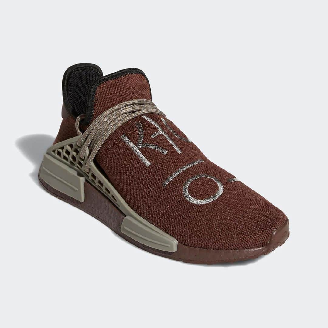 HYPEBEASTさんのインスタグラム写真 - (HYPEBEASTInstagram)「@hypebeastkicks: @pharrell and @adidasoriginals have now reworked the NMD Hu in a chocolatey hue of “Auburn/Simple Brown.” The winter-ready colorway is seen all over the Primeknit upper, which is complemented with dark silver Korean letters that spell out “Human Race” on the shoe’s vamp. Rounding out the look is a heavy cluster of laces in light brown with 3M speckles, and a similarly-colored lace cage. Expect it to drop alongside the monochrome black and white pairs in late December for approximately $255 USD.⁠⠀ Photo: adidas Originals」11月19日 11時36分 - hypebeast