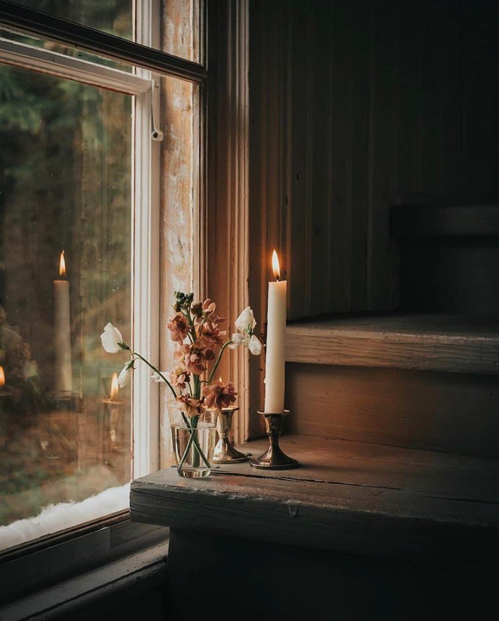 FRENCH GIRLさんのインスタグラム写真 - (FRENCH GIRLInstagram)「The perfect autumn setting by @_goodoldfashioned. Cozy and beautiful, with a touch of eras past. 🕯」11月19日 11時45分 - frenchgirlorganics