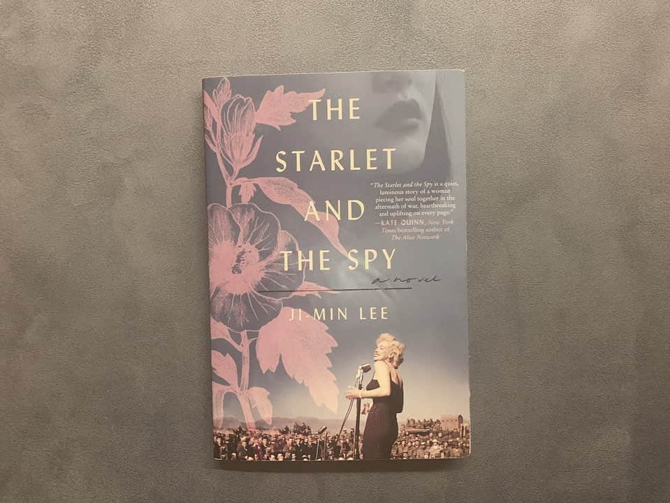 ユン・ソヒさんのインスタグラム写真 - (ユン・ソヒInstagram)「“The starlet and the spy” written by Ji Min Lee . 오늘밤 9시 20분 mbc 함께봐요 모두 빗길 조심♡   #mbc #수목드라마 #나를사랑한스파이 나를사랑한스파이 #이지민 작가님」11月19日 11時52分 - sh_ovel_y