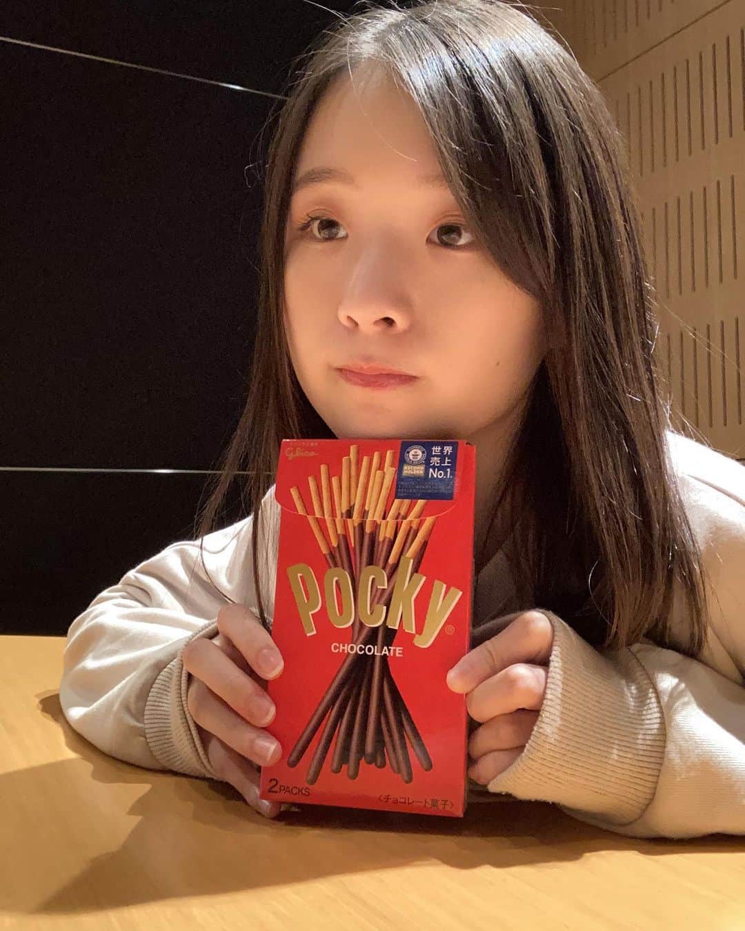 南端まいなのインスタグラム：「妹に投稿しなさいと言われましたのでポッキー」