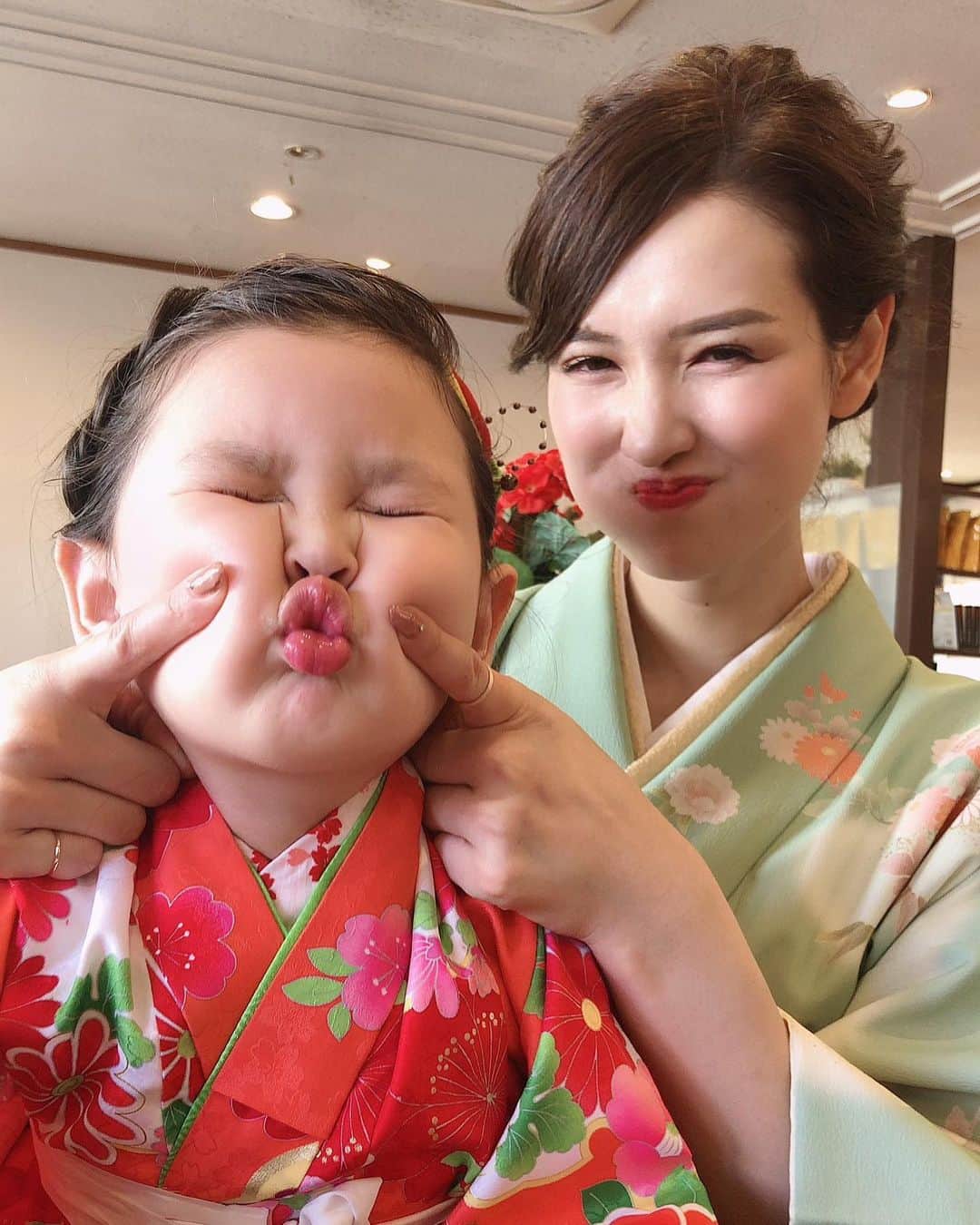 Hisayo Rinさんのインスタグラム写真 - (Hisayo RinInstagram)「ぷくぅー😙😚❤️❤️ 本人とってもお気に入りの顔。 　 事前に @larcobaleno2020 に駆け込んでよかった✨痩せた⁉︎ってくらい顔が小さくなってリフトアップもして万全のコンディションで当日を迎えれたよ☺️ . 顔って、たった１ミリでも印象変わるからメンテナンスはとっても大切。もちろん身体もね。  Thanks @larcobaleno2020 🌈💕💕」11月19日 11時59分 - halfmermaid___rin